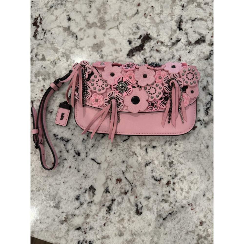 Coach Clutch In Glovetanned Leather With Wild Tea Rose Dinky